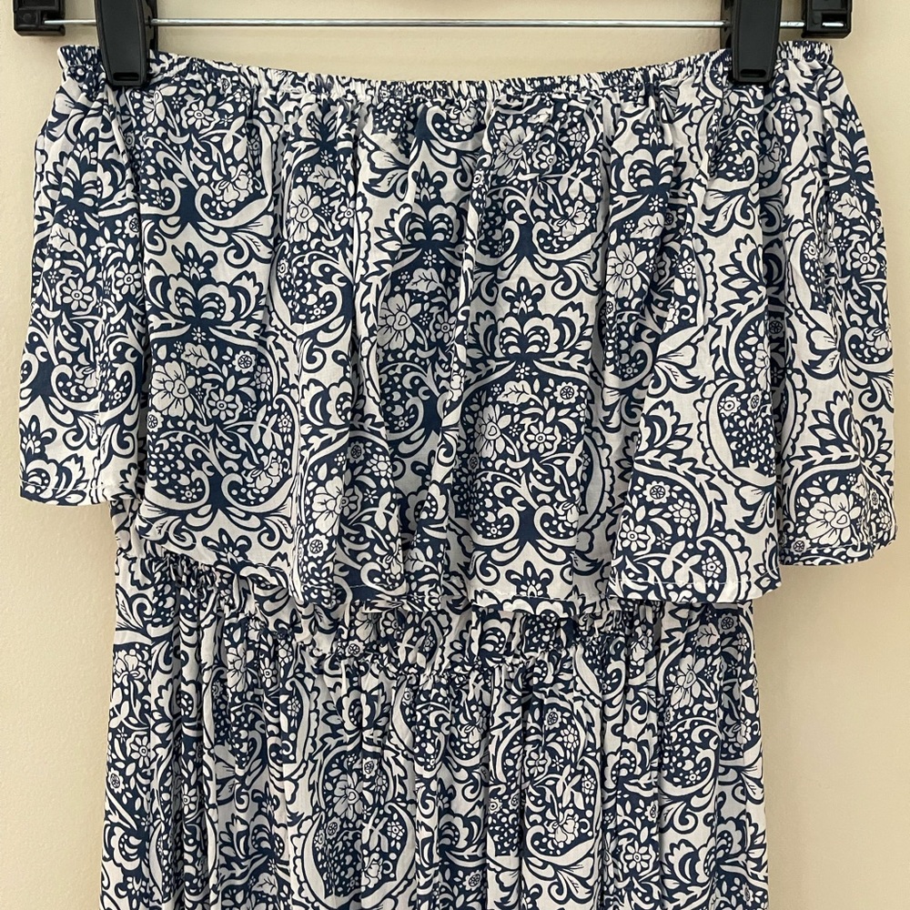 Navy and white strapless long dress. Size medium. - Picture 4 of 6